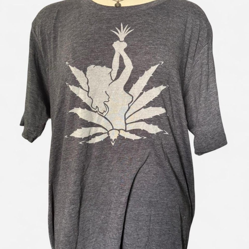 Gray Naked lady leaf top Graphic Tee size large